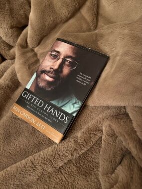 Gifted Hands by Ben Carson M.D. - Black, Gold & Teal Cover